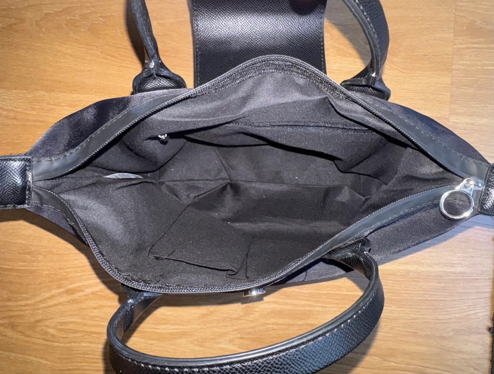 Bolsa para fraldas preta, ampla e muito prática – photo 4
